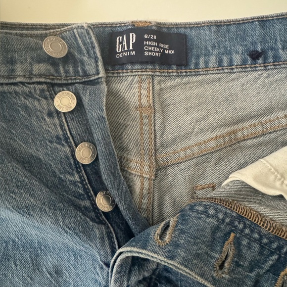 Gap High Rise Cheeky Midi Button fly Jean Cut off Shorts Women’s size 6 - Picture 3 of 8
